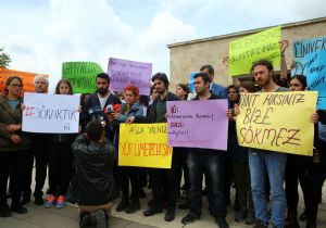 Meclis te ÜniversitemeDokunma Protestosu
